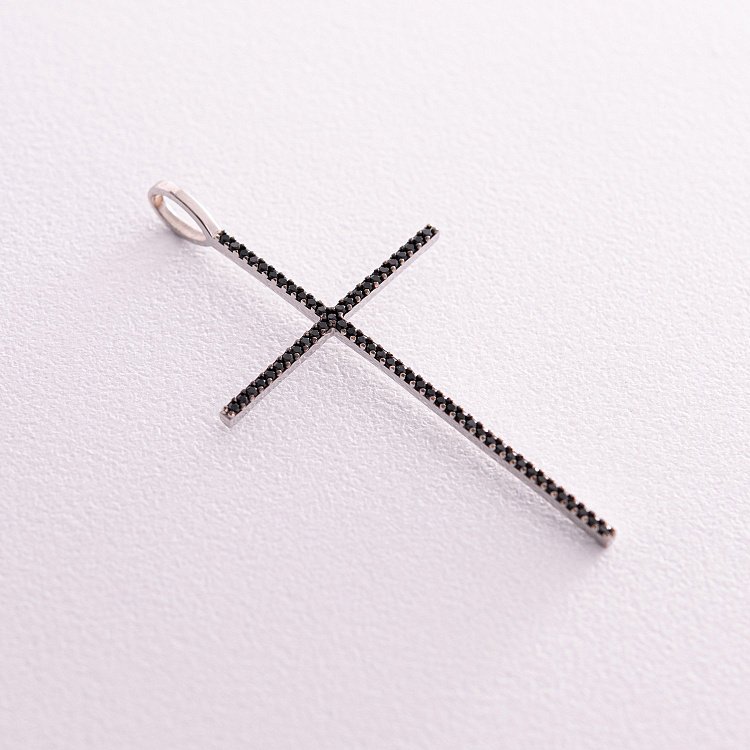 Серебряный крест с черными фианитами 3611 от ювелирного магазина Оникс