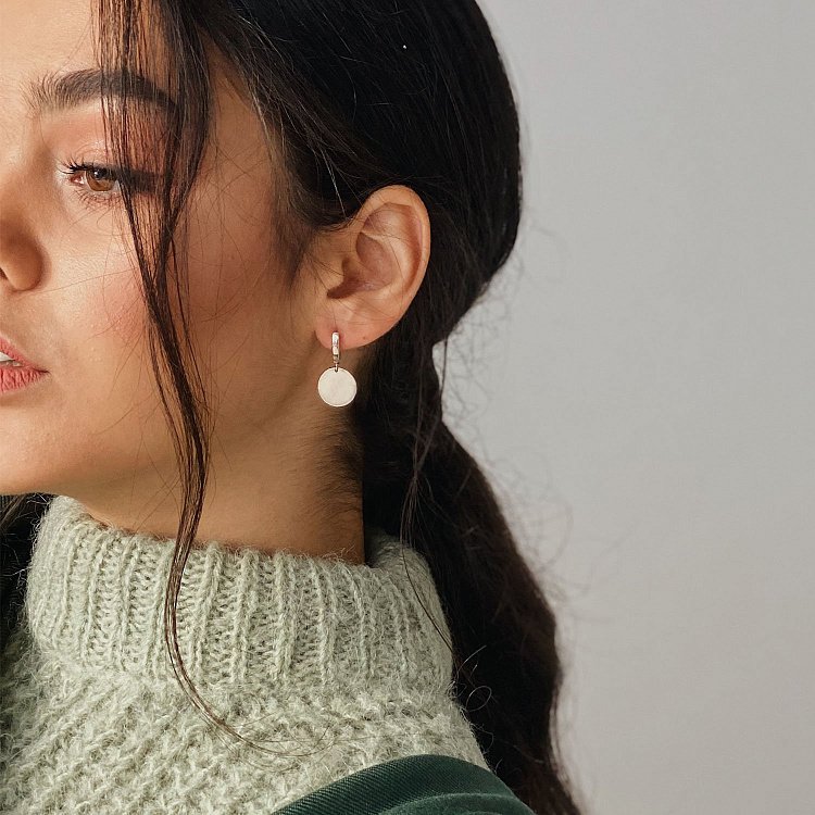 Серебряные серьги Монетки 122590 от ювелирного магазина Оникс - 2