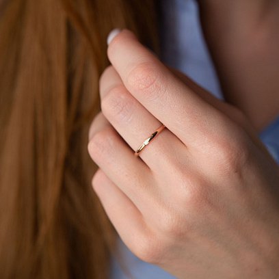 Золотое кольцо с фианитами в стиле минимализм к06557 №2