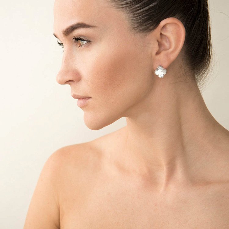 Серьги "Клевер" с перламутром (родий) 121590 от ювелирного магазина Оникс - 2