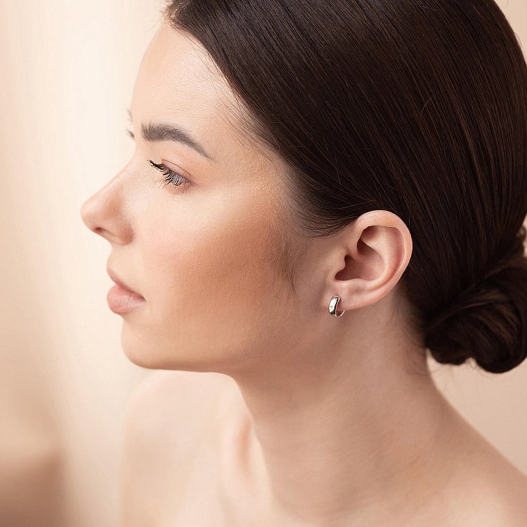 Сережки - кільця в білому золоті с08361 від ювелірного магазину Онікс - 1