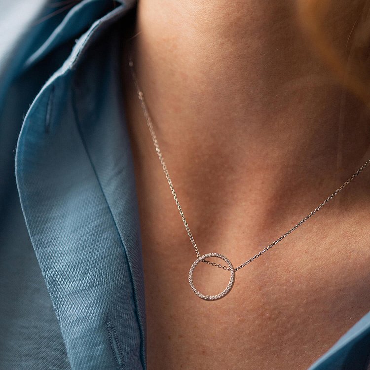 Срібне кольє "Кругообіг" з фіанітами 908-00918 від ювелірного магазину Онікс - 7