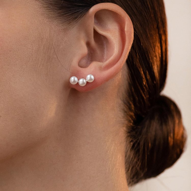 Серебряные серьги - пусеты "Джейн" с жемчугом 123232 от ювелирного магазина Оникс