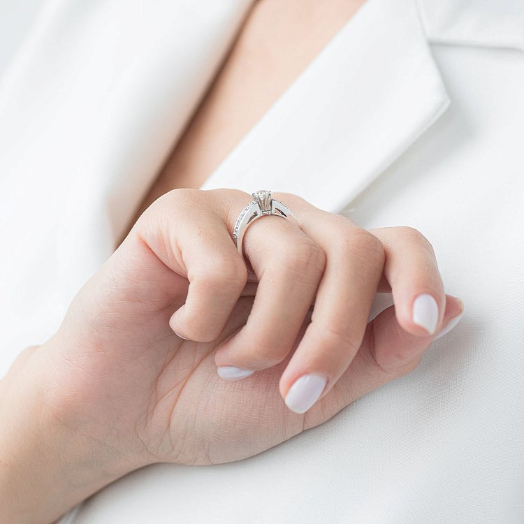 Кольцо в белом золоте (бриллианты) км0315 от ювелирного магазина Оникс - 3