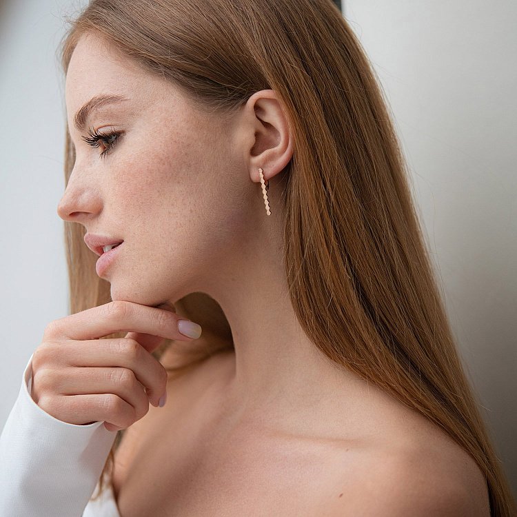 Золотые серьги "Грани" с07288 от ювелирного магазина Оникс - 1