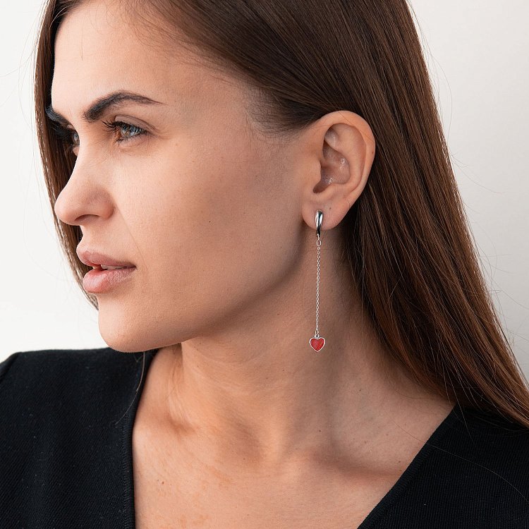 Серебряные серьги "Сердечки" на цепочке (эмаль) 122304 от ювелирного магазина Оникс - 1