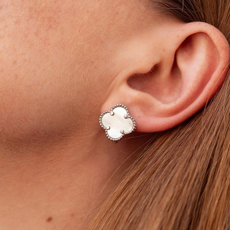 Срібні сережки "Конюшина" (перламутр) 123365 від ювелірного магазину Онікс - 3