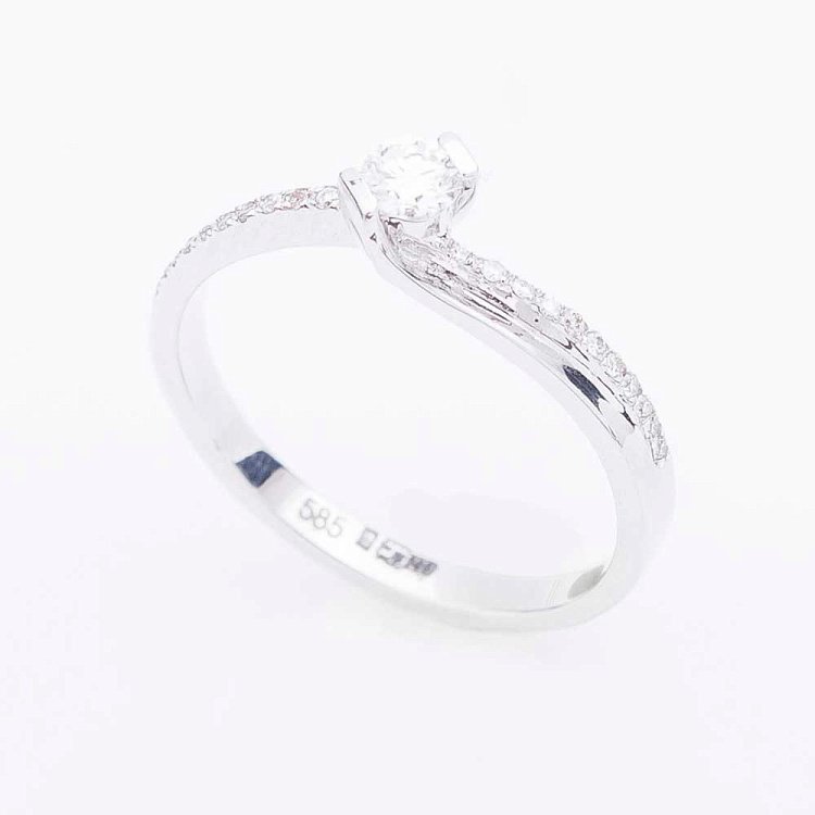 Золотое кольцо с бриллиантами S00132R от ювелирного магазина Оникс