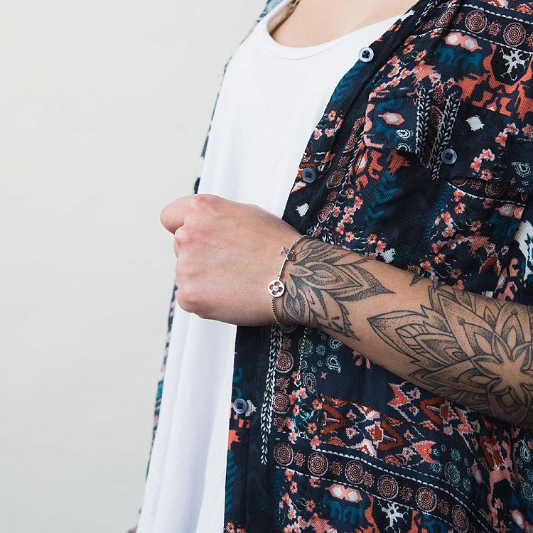 Серебряный браслет "Клевер" с фианитами 141083 от ювелирного магазина Оникс - 3