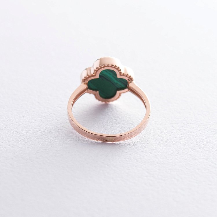 Каблучка "Конюшина" в червоному золоті (малахіт) к06566 від ювелірного магазину Онікс - 2