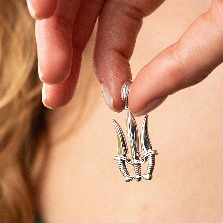 Серебряная подвеска "Тризуб с кинжалами"  133161 от ювелирного магазина Оникс - 1