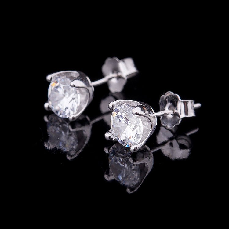 Срібні сережки-пусети з фіанітами 121671 від ювелірного магазину Онікс