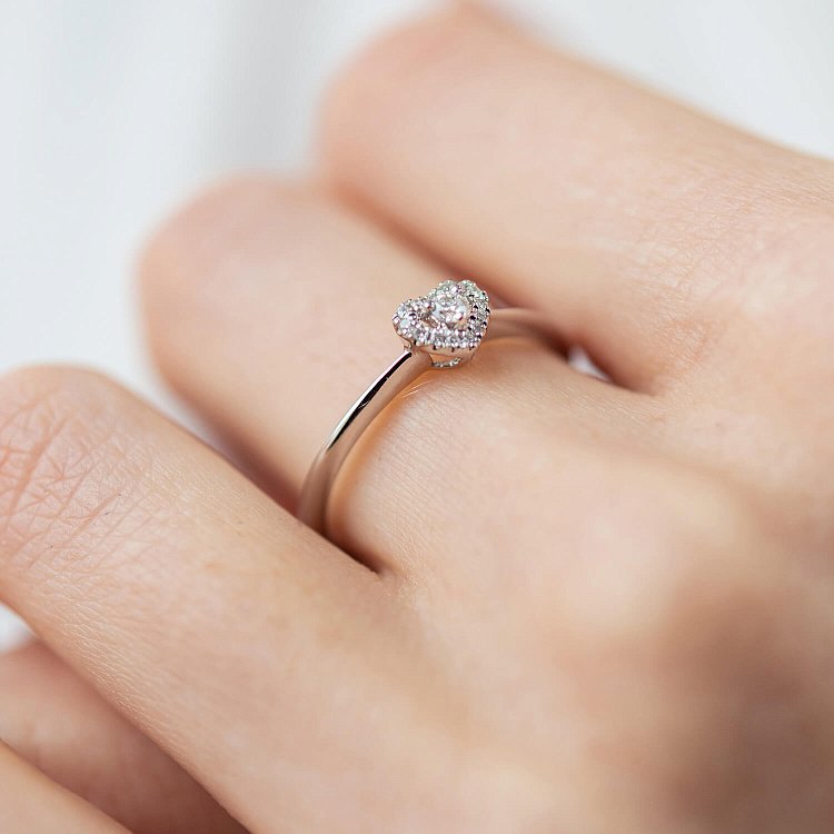 Золотое кольцо "Сердечко" с бриллиантами кб0170са от ювелирного магазина Оникс - 1