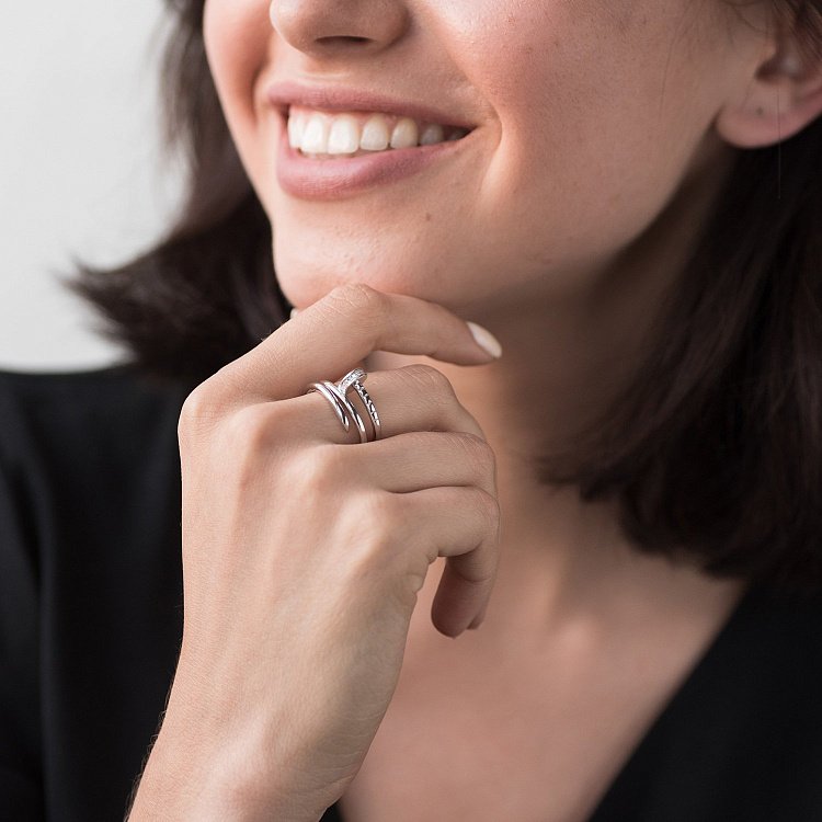 Срібний перстень "Цвях" з фіанітами 112196 - 1 Срібний перстень "Цвях" з фіанітами 112196 від ювелірного магазину Онікс - 1