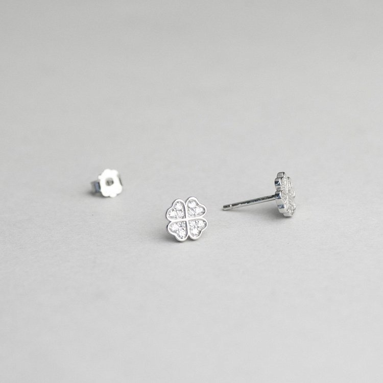 Серебряные серьги-пусеты "Клевер" с фианитами 122353 от ювелирного магазина Оникс - 2