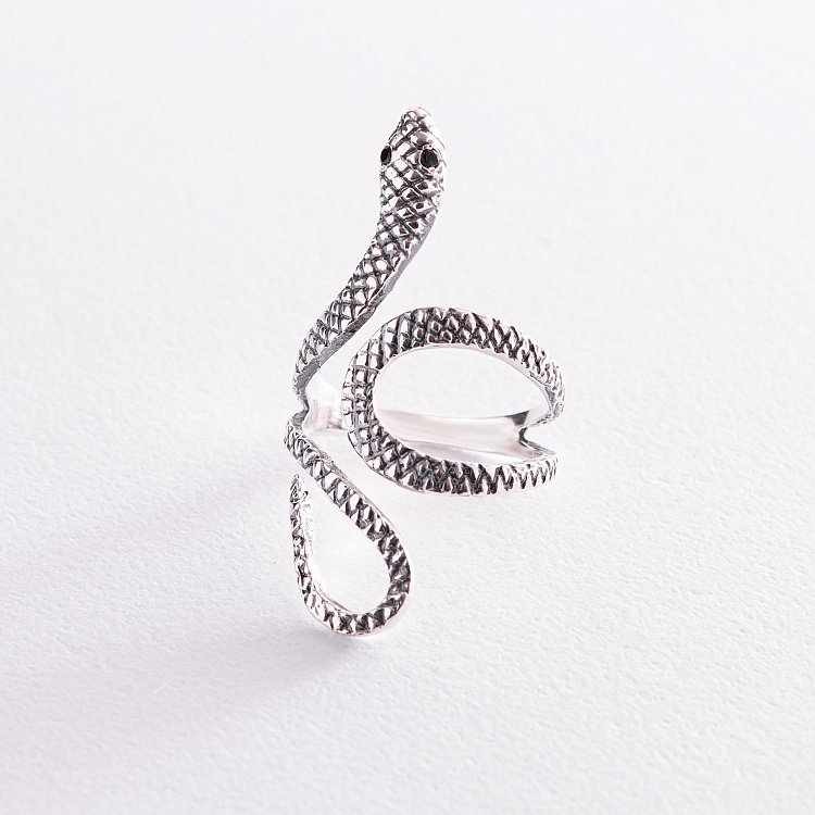 Серебряное кольцо "Змея" 112645 от ювелирного магазина Оникс