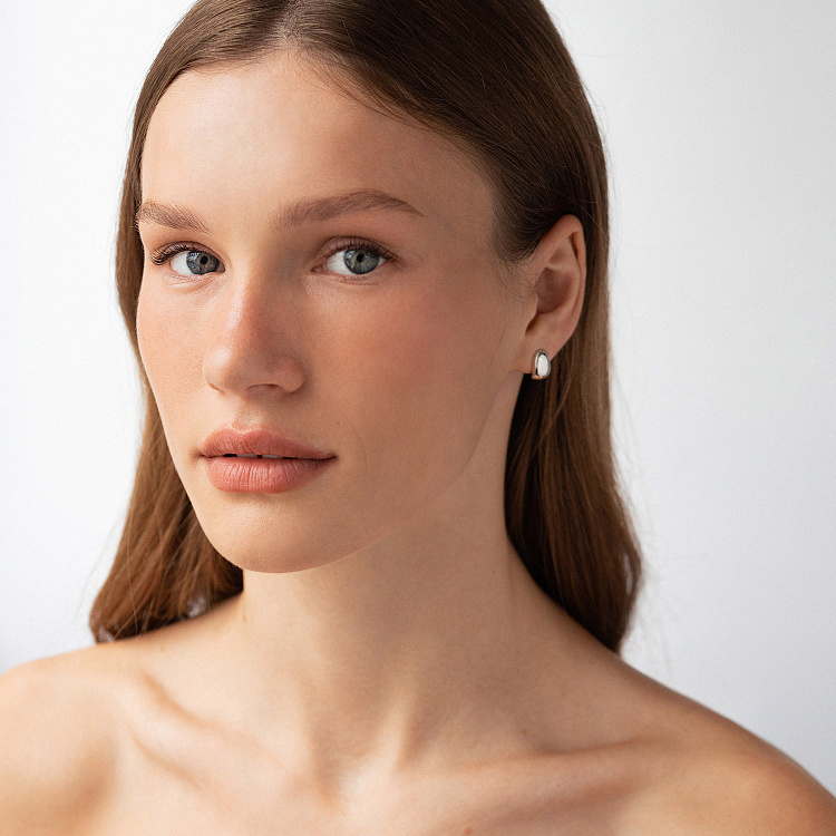 Серьги - пусеты "Polly" в белом золоте с09182 от ювелирного магазина Оникс - 1