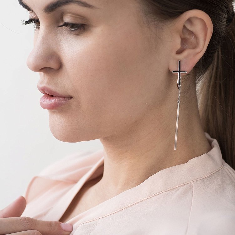 Срібні сережки "Хрестики" з емаллю 122119 від ювелірного магазину Онікс