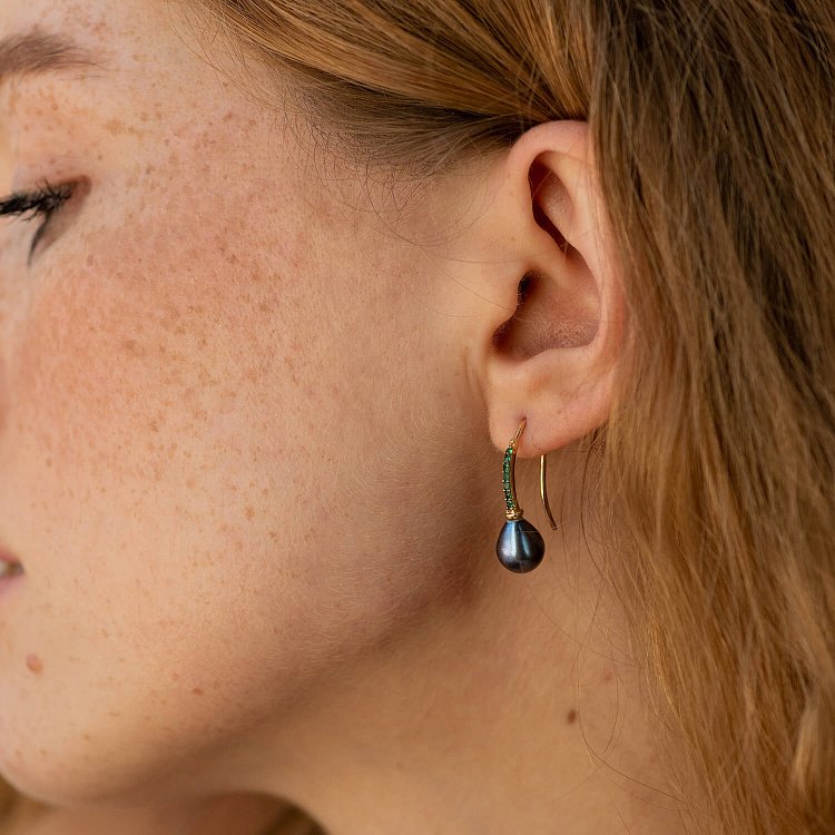 Золоті сережки - петельки "Олівія" з перлами і фіанітами с08512 від ювелірного магазину Онікс - 3