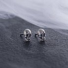 Сережки - пусети "Череп" у сріблі 123301 от ювелирного магазина Оникс - 1