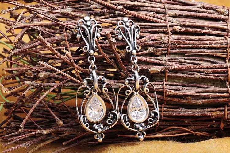 Серьги (фианиты) 12394 от ювелирного магазина Оникс - 1