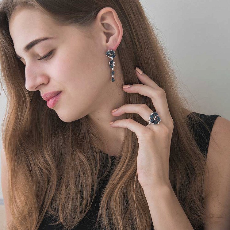 Золотое кольцо с топазом и фианитами к457 от ювелирного магазина Оникс - 1