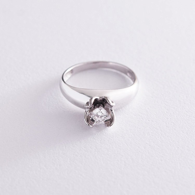 Золотое кольцо "Цветок" с бриллиантом кб0080 от ювелирного магазина Оникс