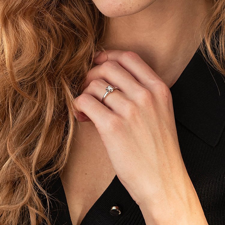 Помолвочное золотое кольцо "Сердечко" с бриллиантом кб0414 от ювелирного магазина Оникс - 1