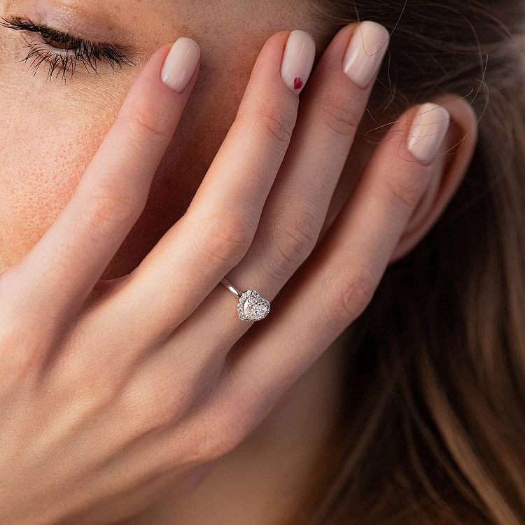 Золотое кольцо "Сердечко" с бриллиантами кб0485nl от ювелирного магазина Оникс - 1