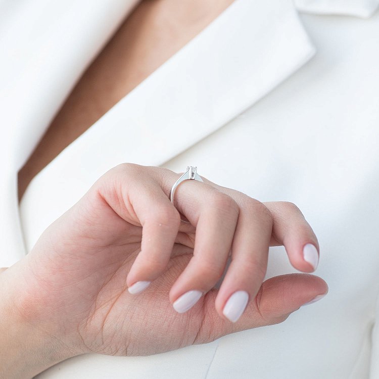 Заручальна каблучка в білому золоті (діамант) кб0130arp від ювелірного магазину Онікс - 1