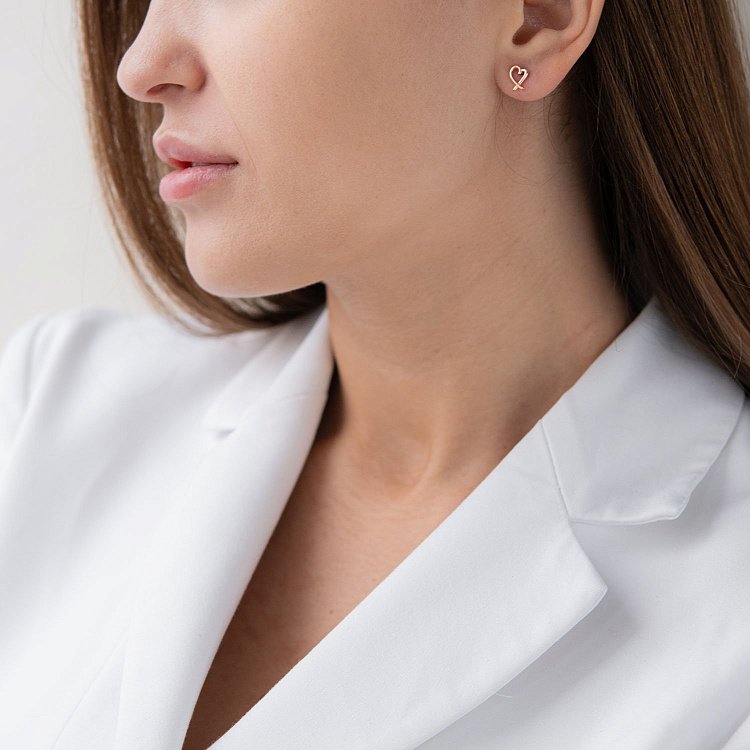 Сережки - пусети "Сердечка" в червоному золоті с07121 від ювелірного магазину Онікс - 3