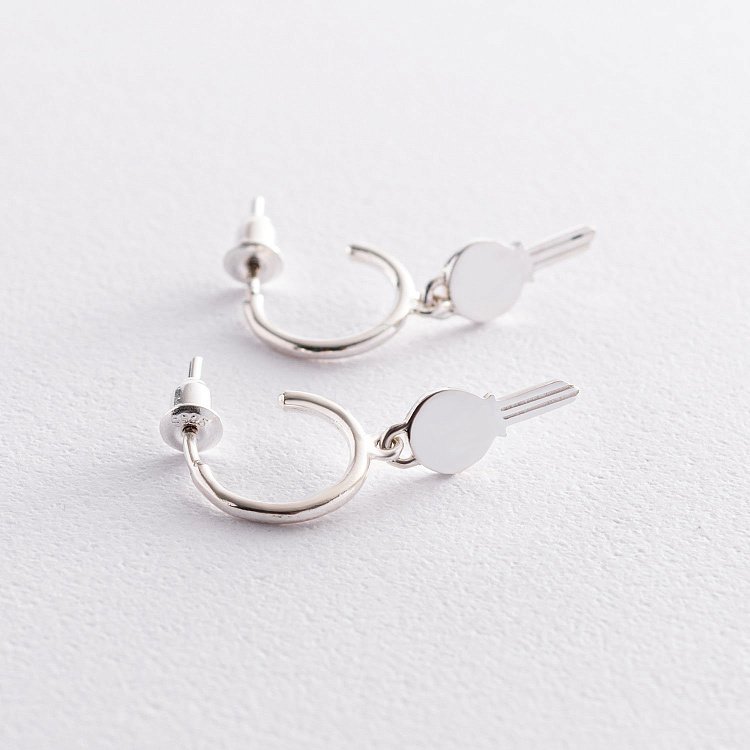 Серебряные серьги - пусеты "Ключики" 123024 от ювелирного магазина Оникс