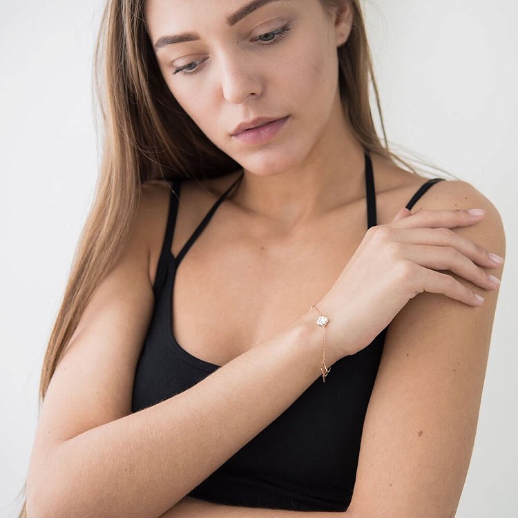 Золотий браслет "Конюшина" з перламутром б02150 від ювелірного магазину Онікс - 1