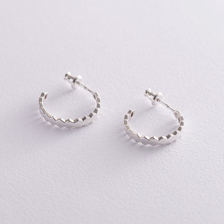 Сережки - пусети "Грані" в сріблі 122924 від ювелірного магазину Онікс