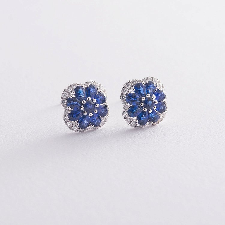 Золотые серьги-гвоздики с бриллиантами и сапфирами E00783mi от ювелирного магазина Оникс