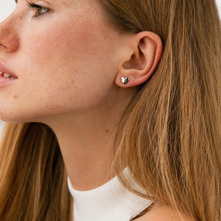 Золотые серьги-пусеты "Сердечки" с05341 от ювелирного магазина Оникс - 1