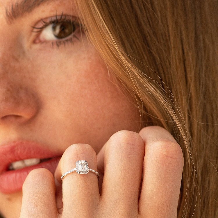 Заручальна золота каблучка з діамантами 241941121 від ювелірного магазину Онікс - 1