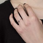 Серебряное кольцо "Крестик" с эмалью 112026 от ювелирного магазина Оникс - 3