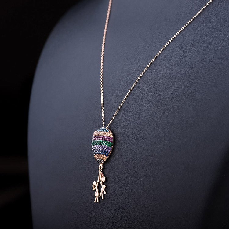 Золоте кольє "Діти з повітряною кулею" з кольоровими фіанітами кол01030 від ювелірного магазину Онікс