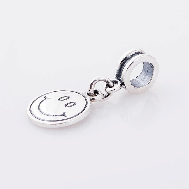 Срібний шарм "Смайлик" 132135 від ювелірного магазину Онікс - 1