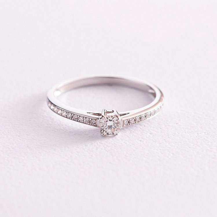 Золота каблучка з діамантами R12009Daj від ювелірного магазину Онікс