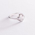 Серебряное кольцо "Клевер" с перламутром 112249 от ювелирного магазина Оникс