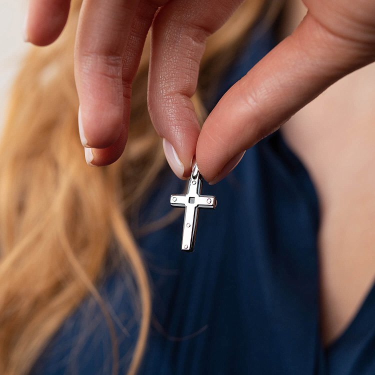 Серебряный крестик (полимер) 133158 от ювелирного магазина Оникс - 1