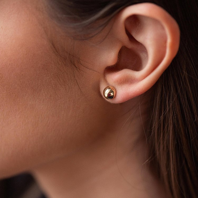 Сережки - пусети "Напівсфера" у жовтому золоті (0.7 см) с08203 від ювелірного магазину Онікс - 4