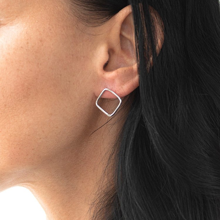 Серьги - пусеты "Ромбы" в белом золоте с06981 от ювелирного магазина Оникс - 3