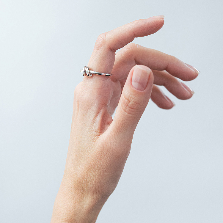 Срібна каблучка "Вузол" 1504 від ювелірного магазину Онікс - 4