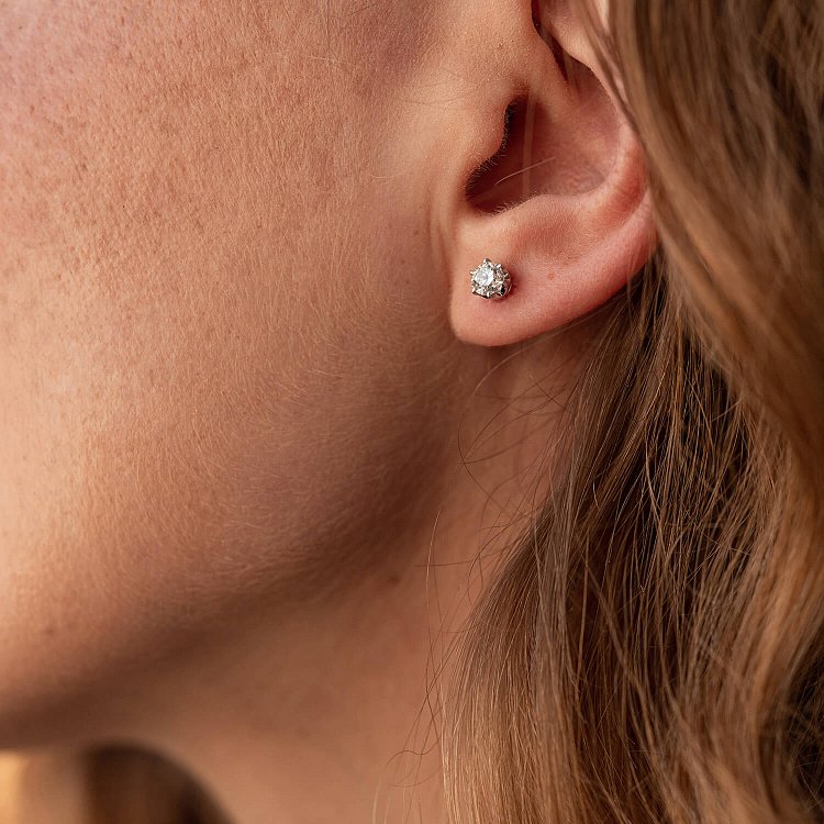 Золоті сережки - пусети з діамантами сб0392 від ювелірного магазину Онікс - 3