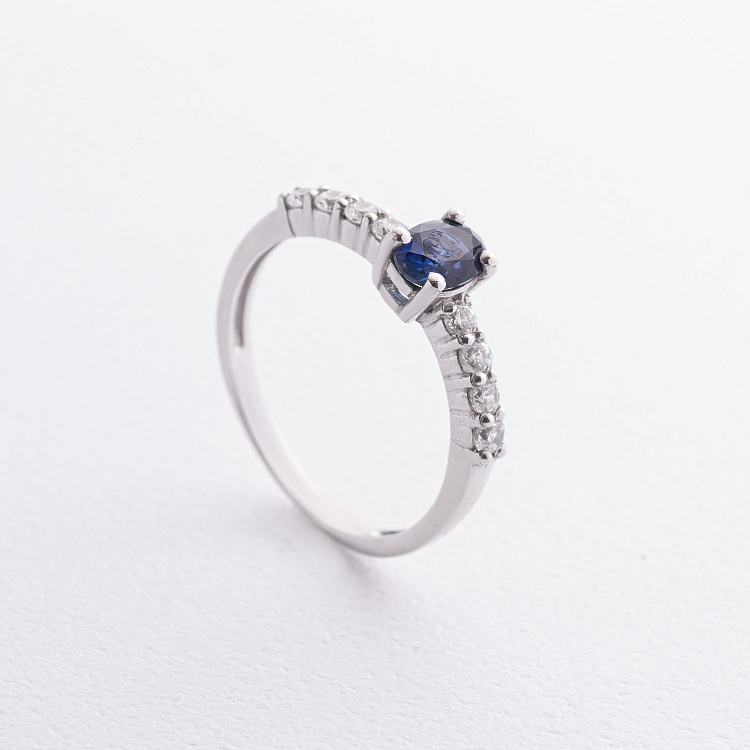 Серебряное кольцо с сапфиром и фианитами 1845/1p-HSPH от ювелирного магазина Оникс