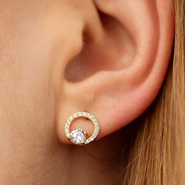 Сережки - пусети "Кругообіг" з фіанітами (жовте золото) с08728 від ювелірного магазину Онікс - 1