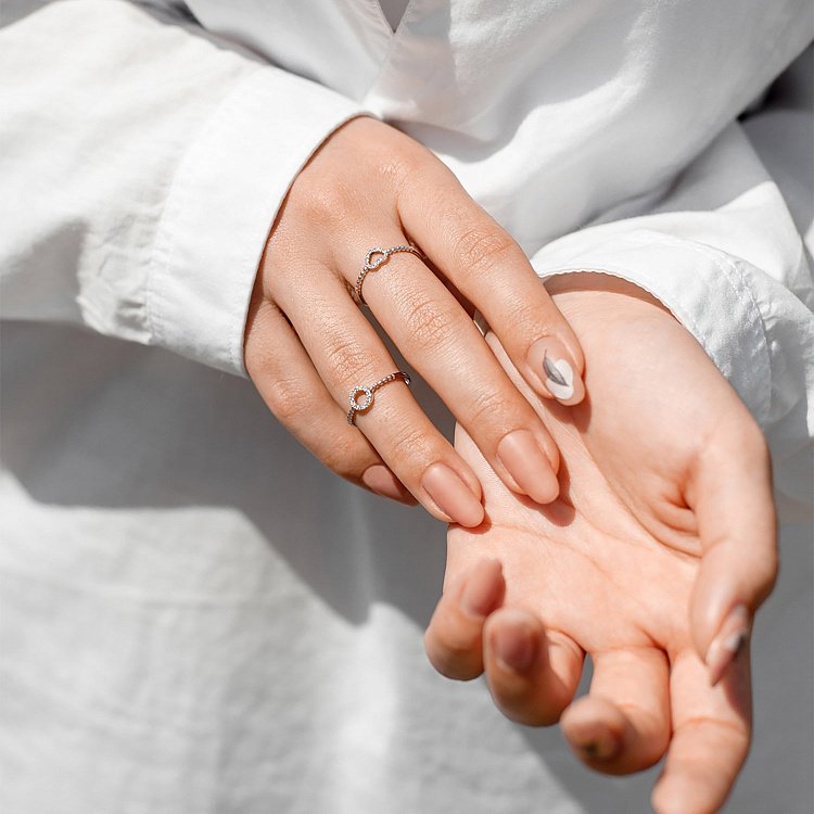 Золотое кольцо "Сердечко" с бриллиантами 101-10028b - 4 Золотое кольцо "Сердечко" с бриллиантами 101-10028b от ювелирного магазина Оникс - 4